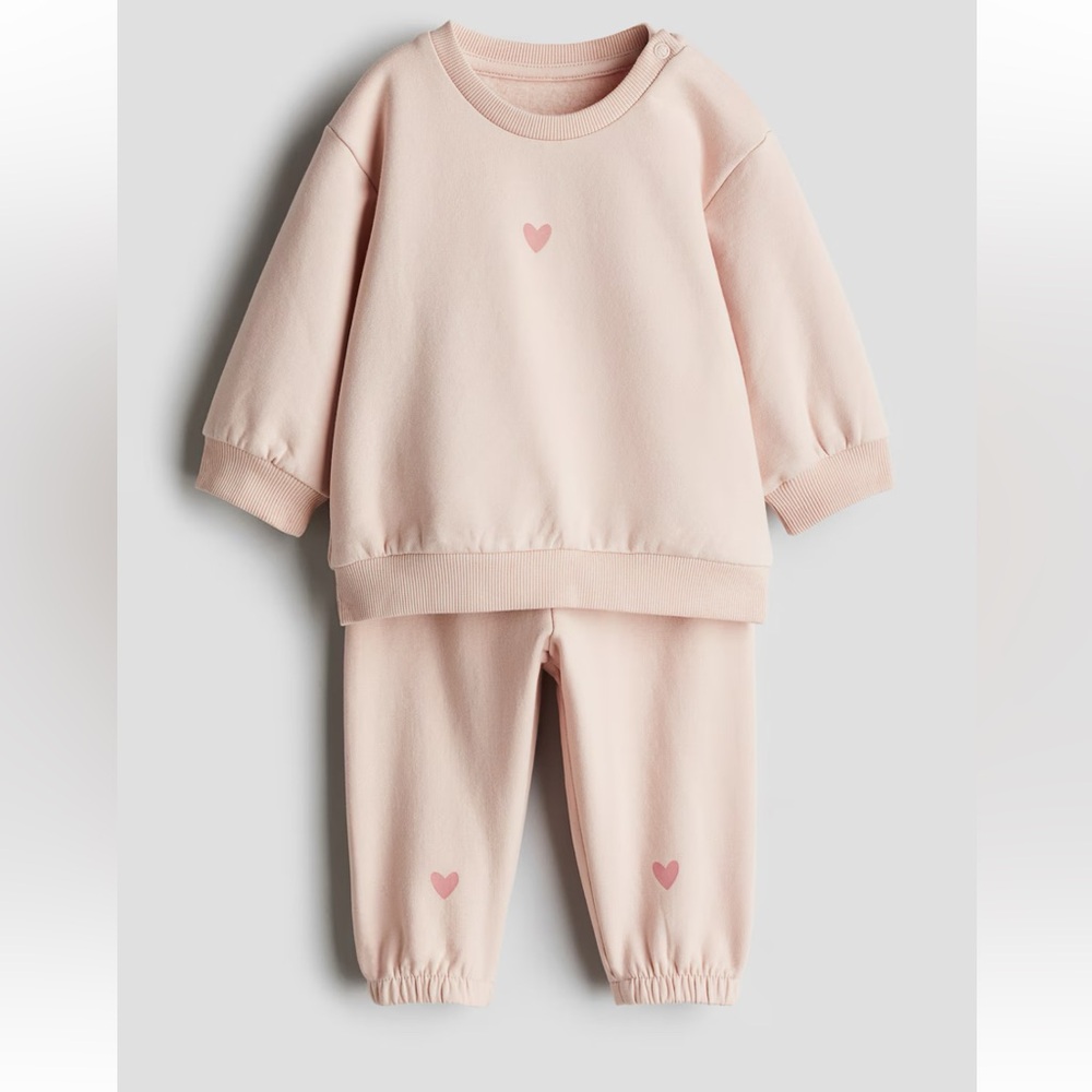 H&M 2-Piece Sweatshirt & Pants Set Pink Heart 18 months